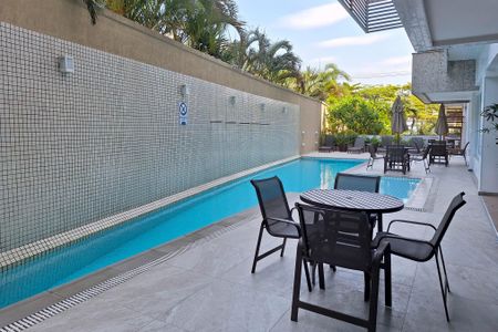 Apartamento à venda com 94m², 3 quartos e 2 vagas Apartamento à venda com 94m², 3 quartos e 2 vagasÁrea comum - Piscina