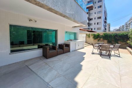 Apartamento à venda com 94m², 3 quartos e 2 vagas Apartamento à venda com 94m², 3 quartos e 2 vagasÁrea comum - Piscina