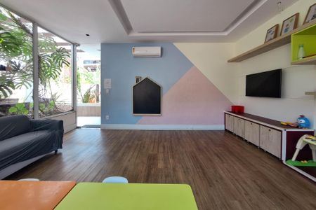 Apartamento à venda com 94m², 3 quartos e 2 vagas Apartamento à venda com 94m², 3 quartos e 2 vagasÁrea Comum - Brinquedoteca