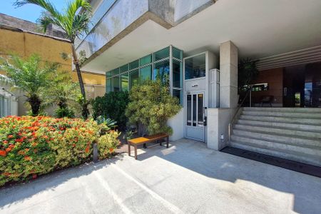 Apartamento à venda com 94m², 3 quartos e 2 vagas Apartamento à venda com 94m², 3 quartos e 2 vagasFachada