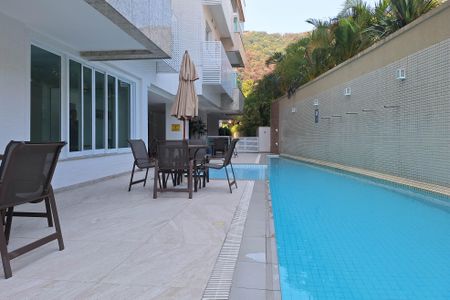 Apartamento à venda com 94m², 3 quartos e 2 vagas Apartamento à venda com 94m², 3 quartos e 2 vagasÁrea comum - Piscina