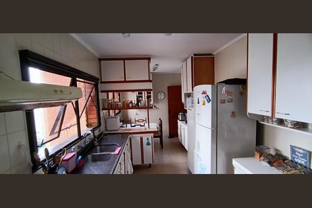 Apartamento à venda com 216m², 4 quartos e 3 vagas Apartamento à venda com 216m², 4 quartos e 3 vagasCozinha