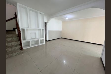 Casa de condomínio para alugar com 254m², 4 quartos e 3 vagas Casa de condomínio para alugar com 254m², 4 quartos e 3 vagasSala