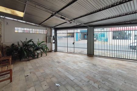 Casa à venda com 280m², 3 quartos e 2 vagas Casa à venda com 280m², 3 quartos e 2 vagasQuintal - Garagem