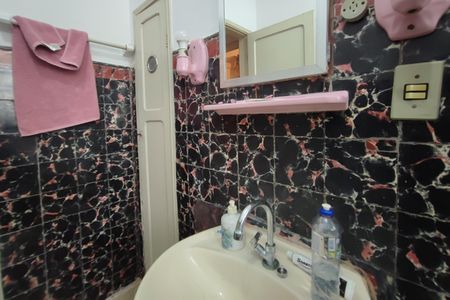 Casa à venda com 280m², 3 quartos e 2 vagas Casa à venda com 280m², 3 quartos e 2 vagasBanheiro