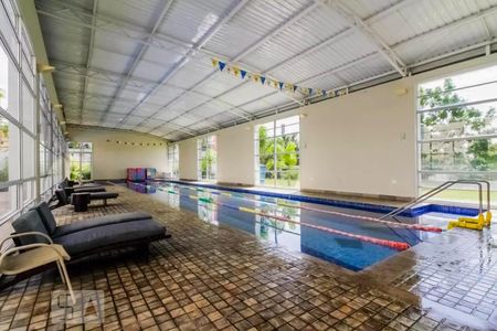 Apartamento à venda com 156m², 3 quartos e 3 vagas Apartamento à venda com 156m², 3 quartos e 3 vagasÁrea comum - Piscina