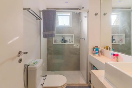 Apartamento à venda com 156m², 3 quartos e 3 vagas Apartamento à venda com 156m², 3 quartos e 3 vagasBanheiro da Suíte 1