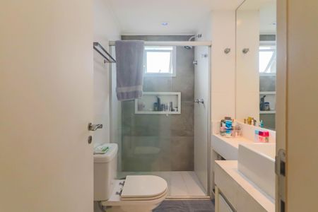 Apartamento à venda com 156m², 3 quartos e 3 vagas Apartamento à venda com 156m², 3 quartos e 3 vagasBanheiro da Suíte 1