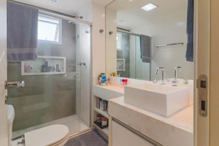 Apartamento à venda com 156m², 3 quartos e 3 vagas Apartamento à venda com 156m², 3 quartos e 3 vagasBanheiro da Suíte 1