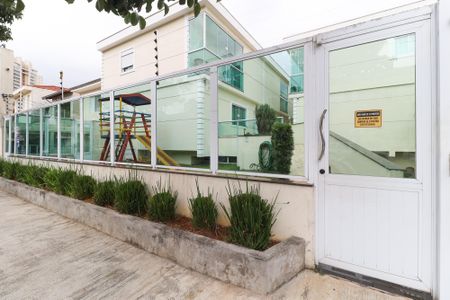 Casa de condomínio à venda com 124m², 3 quartos e 2 vagas Casa de condomínio à venda com 124m², 3 quartos e 2 vagasFachada