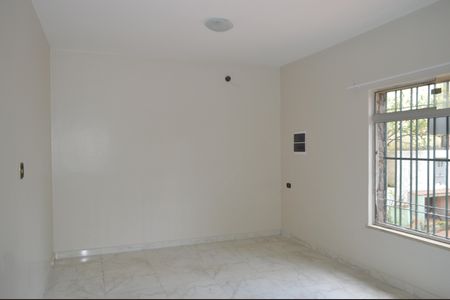 Casa à venda com 217m², 5 quartos e 2 vagasSala