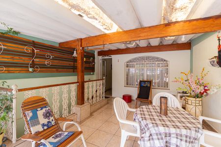 Casa à venda com 219m², 3 quartos e 3 vagas Casa à venda com 219m², 3 quartos e 3 vagasSacada