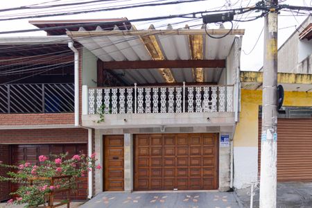 Casa à venda com 219m², 3 quartos e 3 vagas Casa à venda com 219m², 3 quartos e 3 vagasFachada