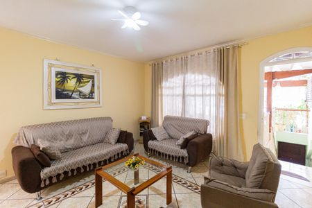 Casa à venda com 219m², 3 quartos e 3 vagas Casa à venda com 219m², 3 quartos e 3 vagasSala