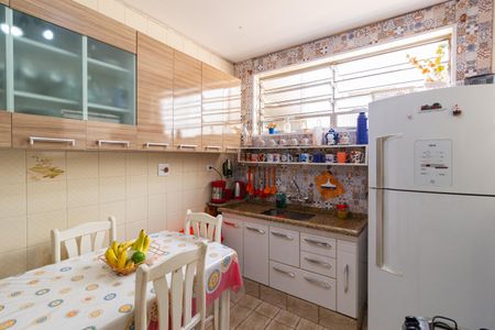 Casa à venda com 219m², 3 quartos e 3 vagas Casa à venda com 219m², 3 quartos e 3 vagasCozinha