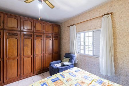 Casa à venda com 219m², 3 quartos e 3 vagas Casa à venda com 219m², 3 quartos e 3 vagasQuarto 1