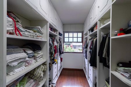 Casa à venda com 231m², 3 quartos e 3 vagas Casa à venda com 231m², 3 quartos e 3 vagasCloset da suíte 2