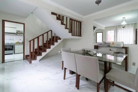 Casa à venda com 231m², 3 quartos e 3 vagas Casa à venda com 231m², 3 quartos e 3 vagasCopa