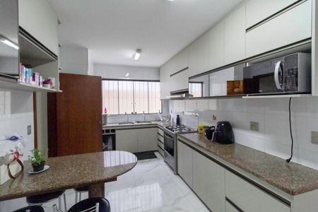 Casa à venda com 231m², 3 quartos e 3 vagas Casa à venda com 231m², 3 quartos e 3 vagasCozinha