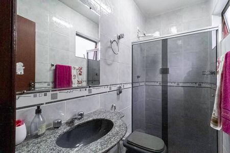 Casa à venda com 231m², 3 quartos e 3 vagas Casa à venda com 231m², 3 quartos e 3 vagasBanheiro social