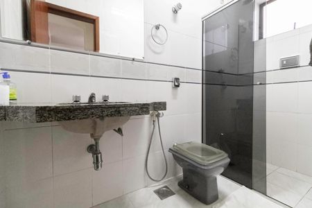 Casa à venda com 231m², 3 quartos e 3 vagas Casa à venda com 231m², 3 quartos e 3 vagasBanheiro da suíte 1