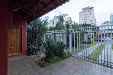 Casa à venda com 231m², 3 quartos e 3 vagas Casa à venda com 231m², 3 quartos e 3 vagasEntrada