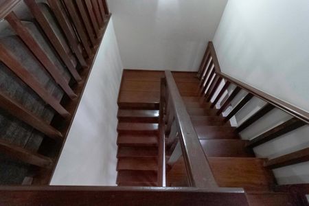 Casa à venda com 231m², 3 quartos e 3 vagas Casa à venda com 231m², 3 quartos e 3 vagasEscada