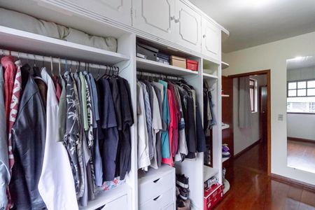 Casa à venda com 231m², 3 quartos e 3 vagas Casa à venda com 231m², 3 quartos e 3 vagasCloset da suíte 2