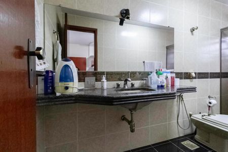 Casa à venda com 231m², 3 quartos e 3 vagas Casa à venda com 231m², 3 quartos e 3 vagasBanheiro da suíte 2