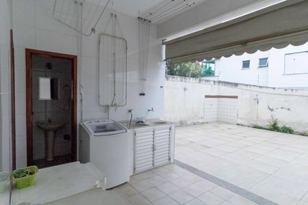 Casa à venda com 231m², 3 quartos e 3 vagas Casa à venda com 231m², 3 quartos e 3 vagasÁrea de serviço