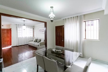 Casa à venda com 231m², 3 quartos e 3 vagas Casa à venda com 231m², 3 quartos e 3 vagasCopa