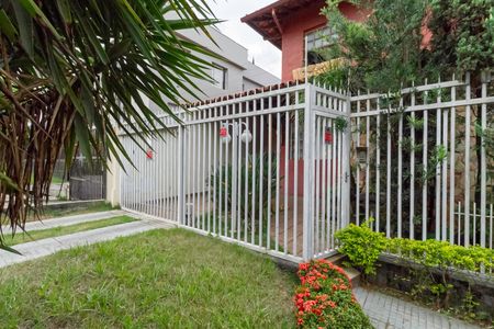 Casa à venda com 231m², 3 quartos e 3 vagas Casa à venda com 231m², 3 quartos e 3 vagasFachada