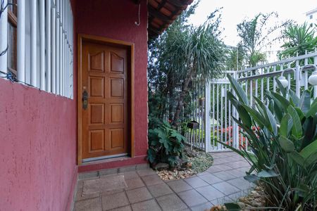 Casa à venda com 231m², 3 quartos e 3 vagas Casa à venda com 231m², 3 quartos e 3 vagasEntrada