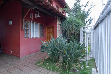 Casa à venda com 231m², 3 quartos e 3 vagas Casa à venda com 231m², 3 quartos e 3 vagasEntrada