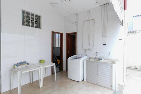 Casa à venda com 231m², 3 quartos e 3 vagas Casa à venda com 231m², 3 quartos e 3 vagasÁrea de serviço