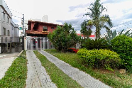 Casa à venda com 231m², 3 quartos e 3 vagas Casa à venda com 231m², 3 quartos e 3 vagasFachada