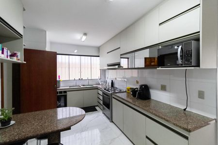 Casa à venda com 231m², 3 quartos e 3 vagas Casa à venda com 231m², 3 quartos e 3 vagasCozinha
