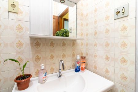 Casa à venda com 178m², 3 quartos e 2 vagas Casa à venda com 178m², 3 quartos e 2 vagasBanheiro