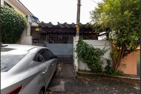 Casa à venda com 178m², 3 quartos e 2 vagas Casa à venda com 178m², 3 quartos e 2 vagasFachada