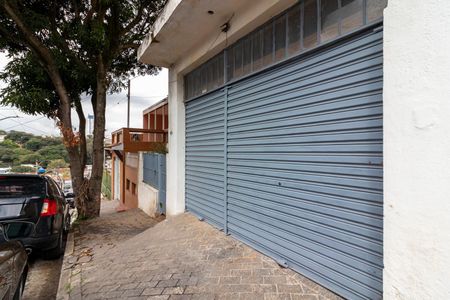 Casa à venda com 178m², 3 quartos e 2 vagas Casa à venda com 178m², 3 quartos e 2 vagasFachada