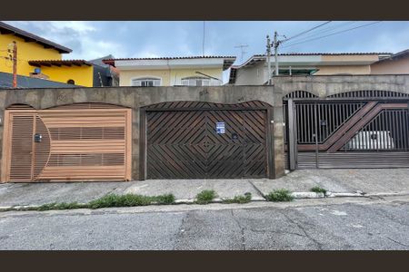 Casa à venda com 150m², 4 quartos e 2 vagas Casa à venda com 150m², 4 quartos e 2 vagasFachada