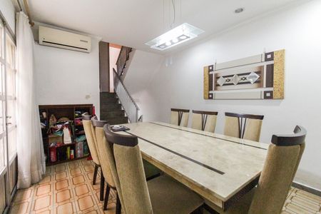 Casa à venda com 150m², 4 quartos e 2 vagas Casa à venda com 150m², 4 quartos e 2 vagasSala de Jantar