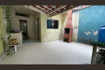 Casa à venda com 150m², 4 quartos e 2 vagas Casa à venda com 150m², 4 quartos e 2 vagasChurrasqueira
