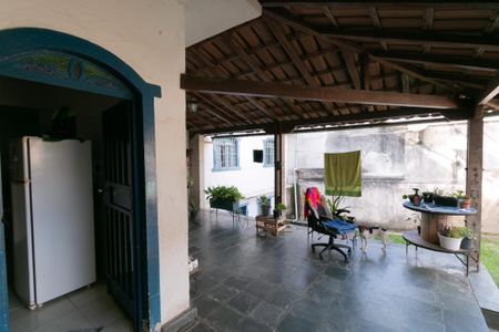 Casa à venda com 170m², 2 quartos e 10 vagas Casa à venda com 170m², 2 quartos e 10 vagasVaranda