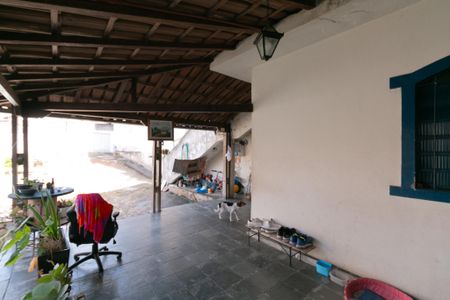 Casa à venda com 170m², 2 quartos e 10 vagas Casa à venda com 170m², 2 quartos e 10 vagasVaranda