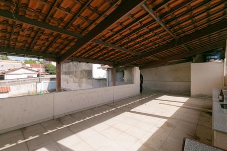 Casa à venda com 170m², 2 quartos e 10 vagas Casa à venda com 170m², 2 quartos e 10 vagasTerraço