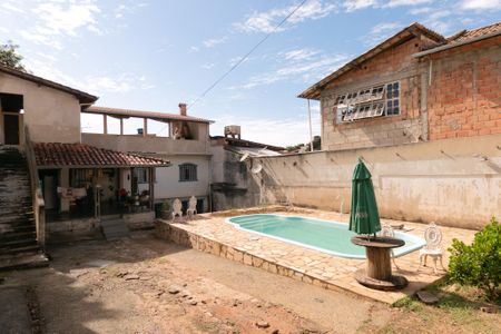 Casa à venda com 170m², 2 quartos e 10 vagas Casa à venda com 170m², 2 quartos e 10 vagasÁrea Externa