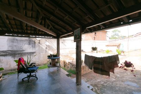 Casa à venda com 170m², 2 quartos e 10 vagas Casa à venda com 170m², 2 quartos e 10 vagasVaranda