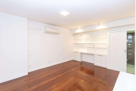 Apartamento à venda com 200m², 3 quartos e 3 vagas