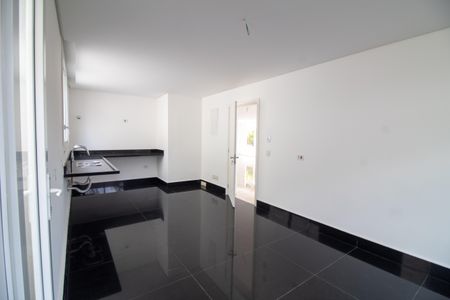 Casa à venda com 786m², 4 quartos e 5 vagas Casa à venda com 786m², 4 quartos e 5 vagasCopa / Cozinha